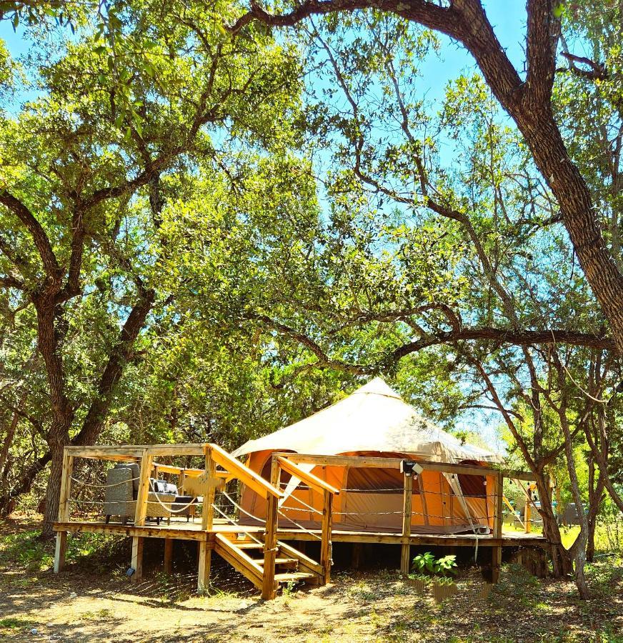 Al'S Hideaway Glamping Tents Hotel Pipe Creek Bagian luar foto