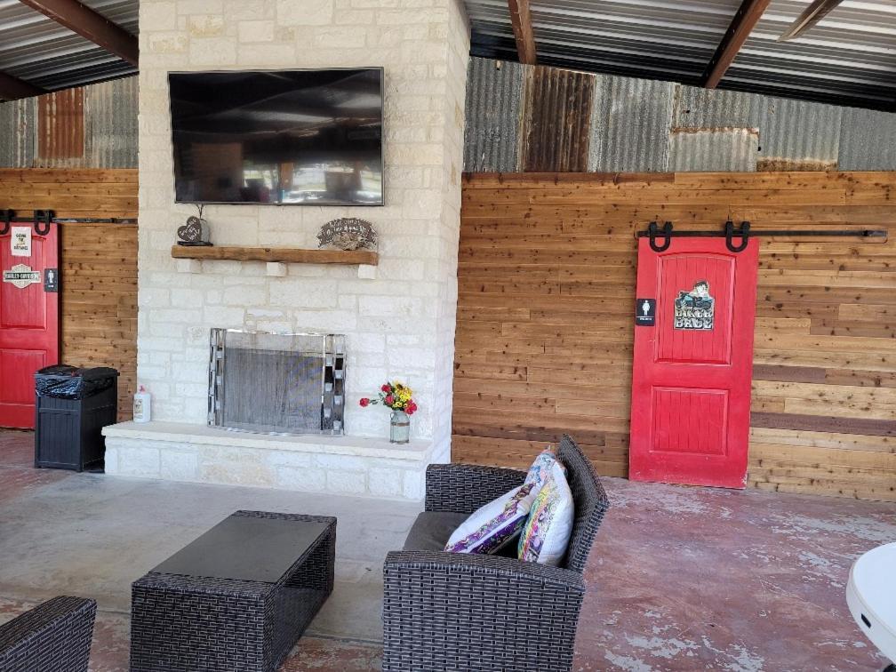 Al'S Hideaway Glamping Tents Hotel Pipe Creek Bagian luar foto
