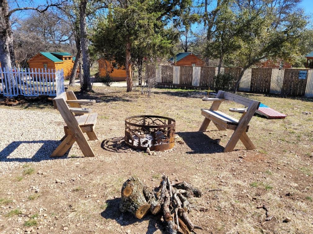 Al'S Hideaway Glamping Tents Hotel Pipe Creek Bagian luar foto